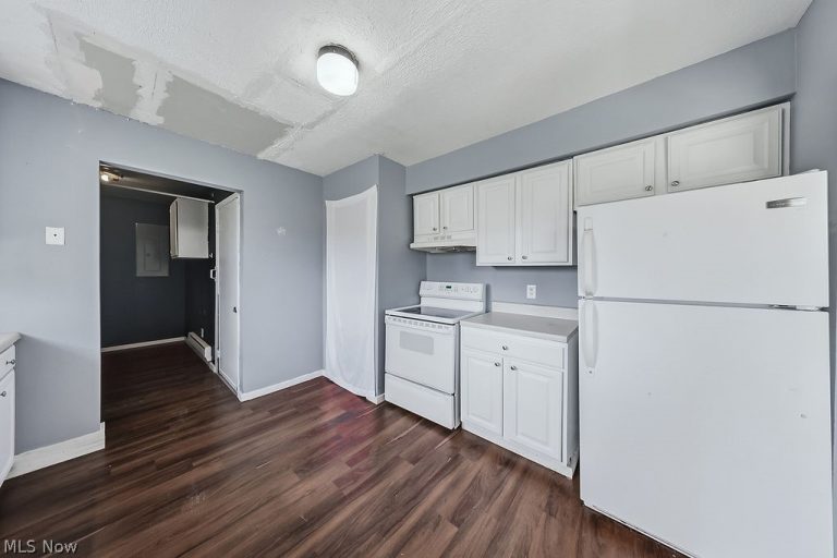 508 Wood Street, Elyria, OH - Photo 5