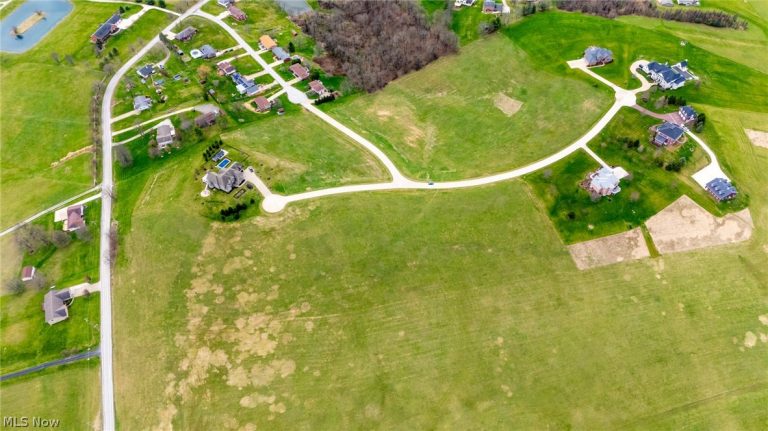Oldefield Drive, St Clairsville, OH - Photo 5