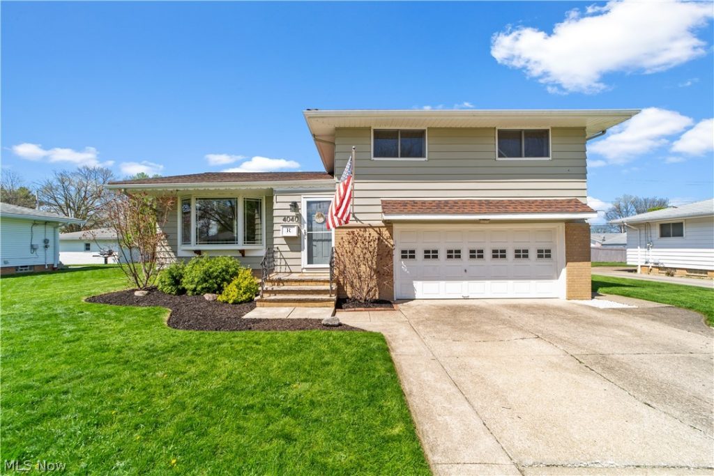 4040 213th Street, Fairview Park, OH