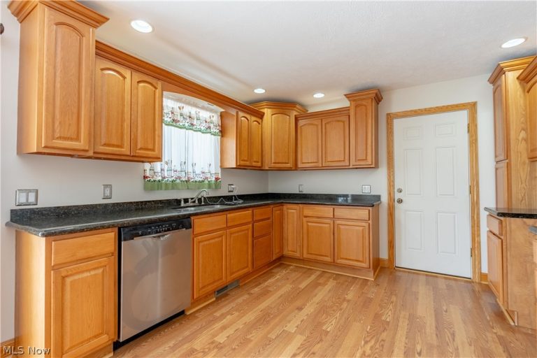 3804 Psolla Street, Canton, OH - Photo 6