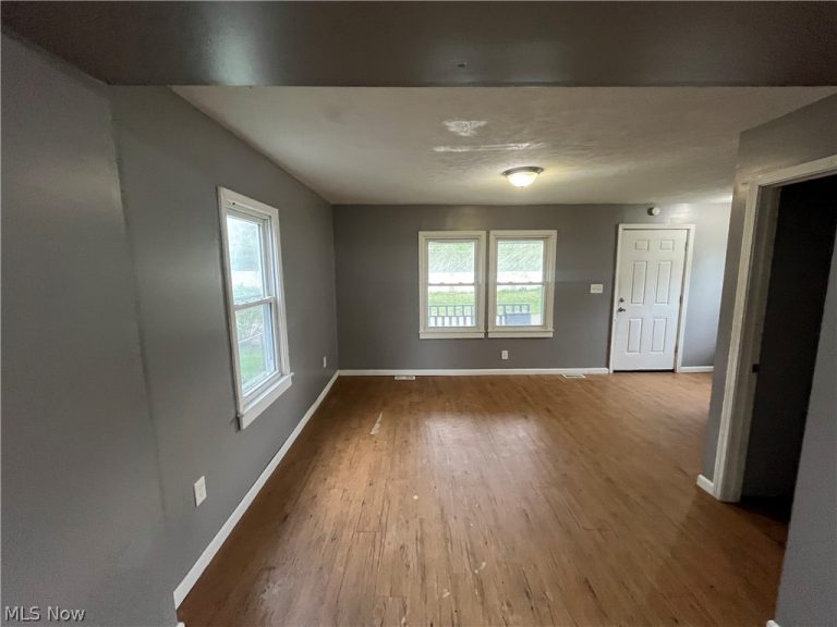 1270 Welsh Avenue, Akron, OH - Photo 3
