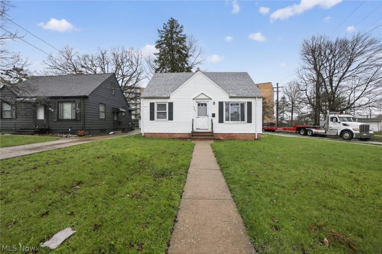 1568 Parker Drive, Mayfield Heights, OH - Photo 2