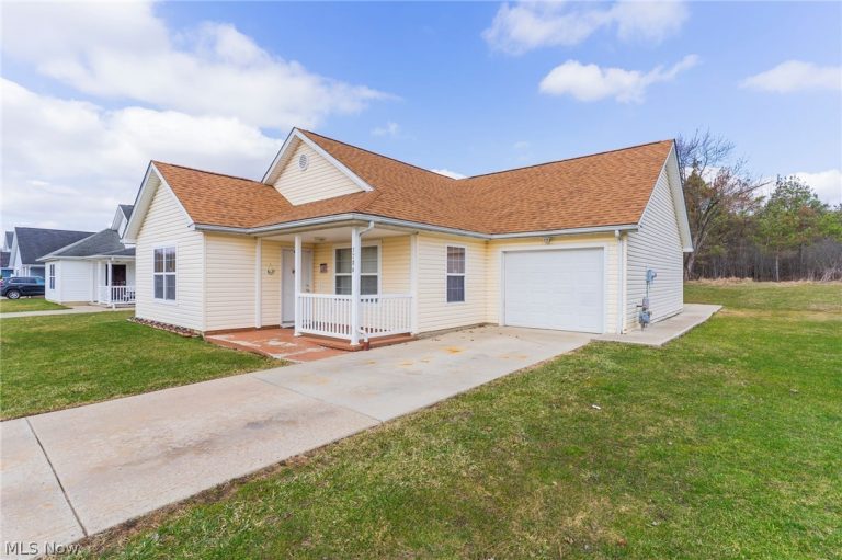 3786 Choice Court, Youngstown, OH - Photo 2