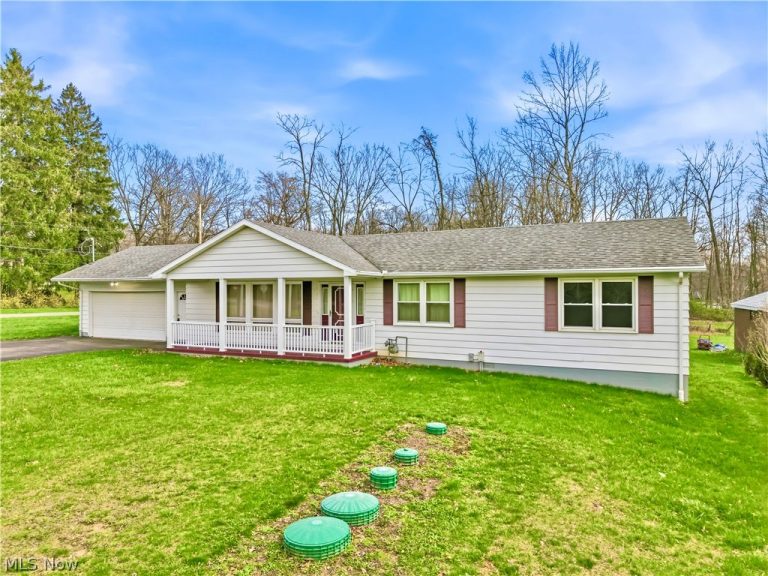 7156 Chestnut Ridge Road, Hubbard, OH - Photo 2