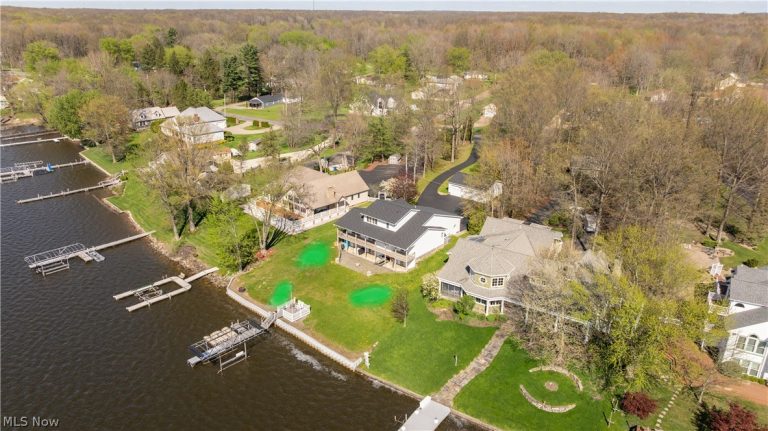 1408 River Road, Lake Milton, OH - Photo 8