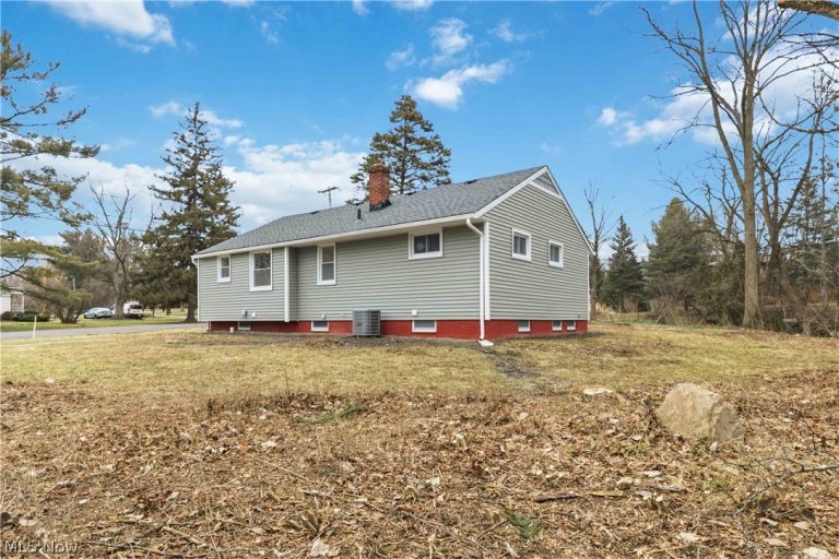 9486 York Road, North Royalton, OH - Photo 8