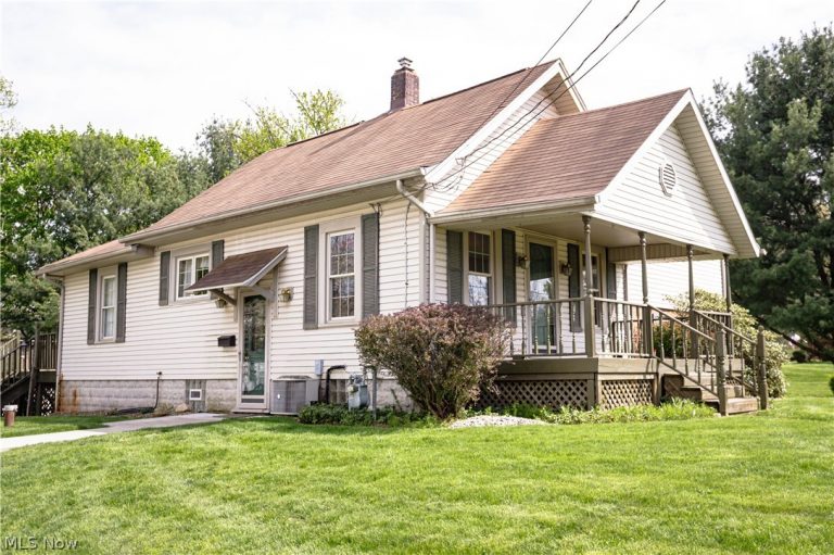 518 Hoover Place, Hartville, OH - Photo 2