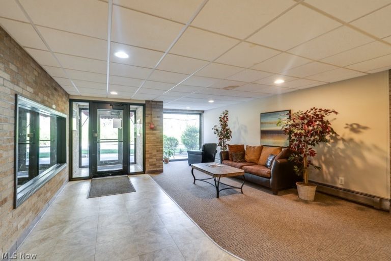 115 Rocky River Drive #303, Berea, OH - Photo 3