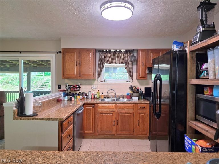 67 Suzanne Street, Washington, WV - Photo 8