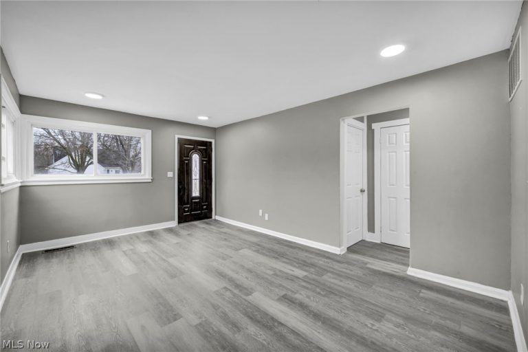 109 Forest Drive, Bedford, OH - Photo 6