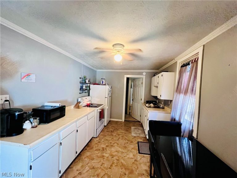 603 Utah Lane, Chester, WV - Photo 5