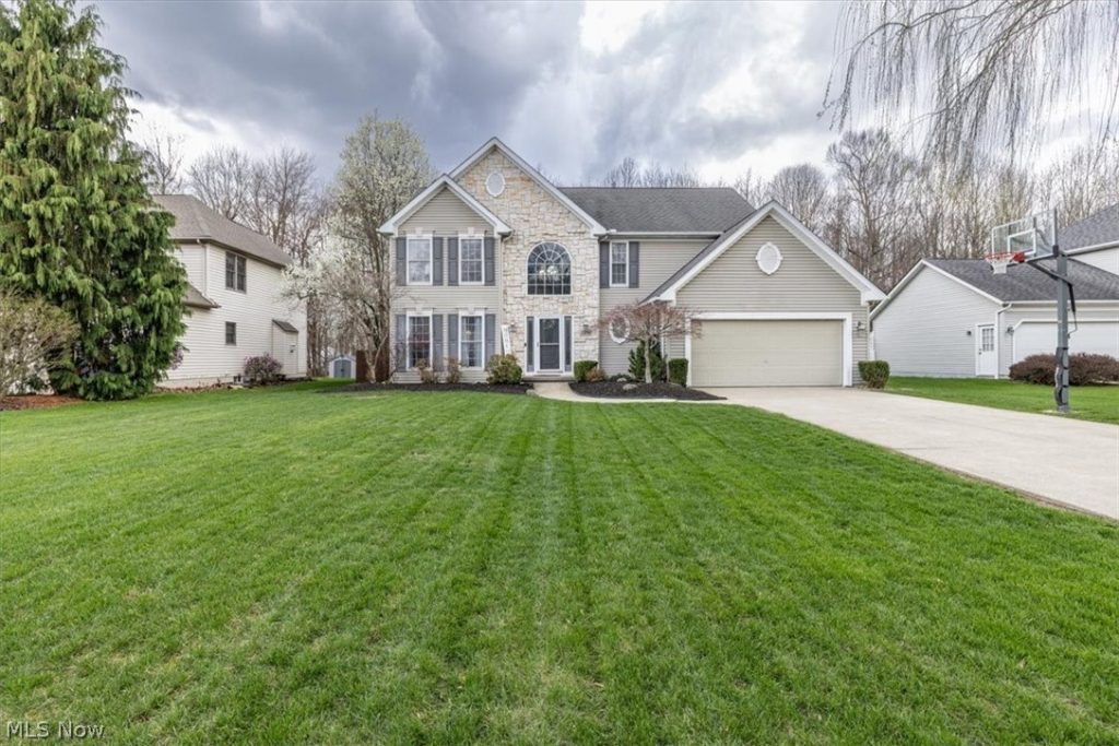 5476 Jacqueline Lane, North Olmsted, OH