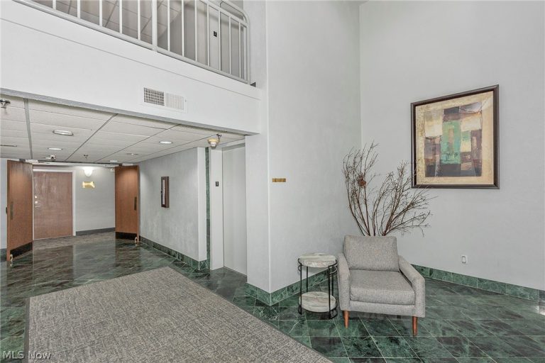 26101 Village Lane #107, Beachwood, OH - Photo 3