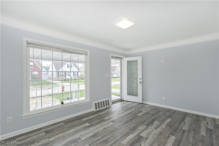 30025 Elgin Road, Wickliffe, OH - Photo 3