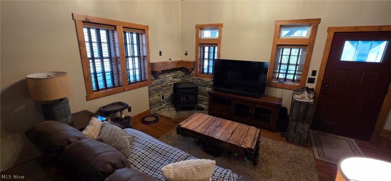 3989 Court Road, Wakeman, OH - Photo 3
