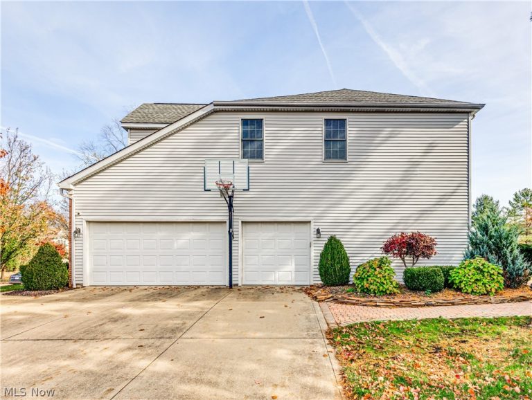 21821 Woodfield Trail, Strongsville, OH - Photo 4