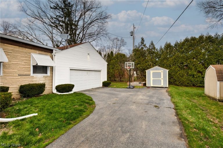 3539 Kiowa Drive, Youngstown, OH - Photo 5