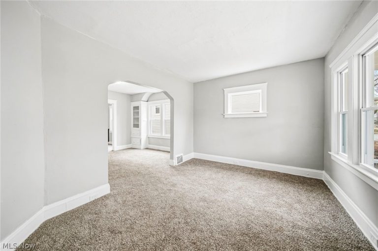 9512 Parkview Avenue, Cleveland, OH - Photo 6