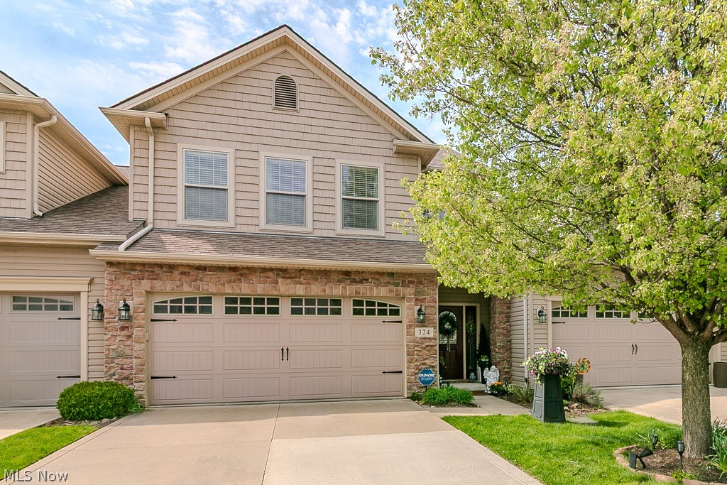 324 Lakewick Lane, Willowick, OH