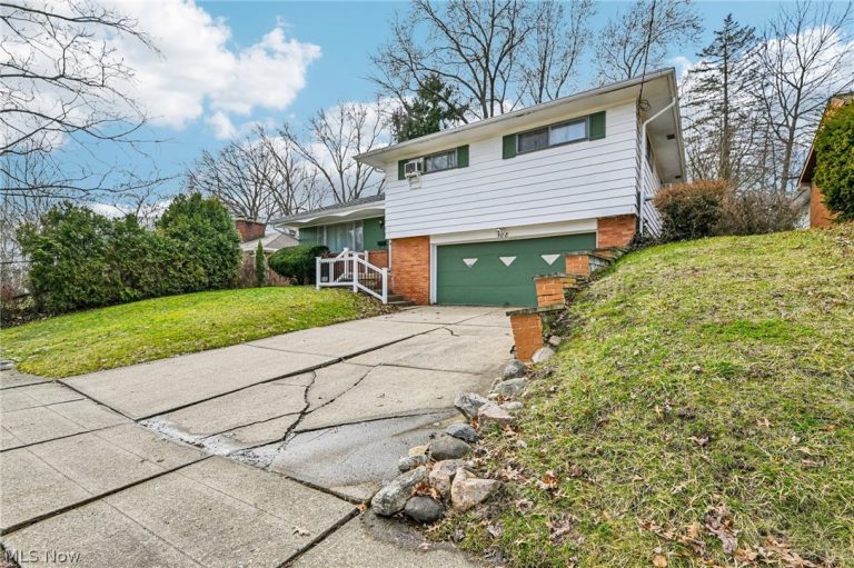 508 Clearbrook Drive, Akron, OH - Photo 3