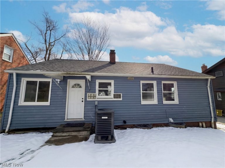 18715 Libby Road, Maple Heights, OH - Photo 5