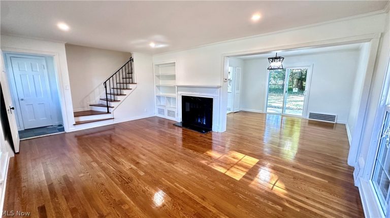 1271 Hereford Road, Cleveland Heights, OH - Photo 2