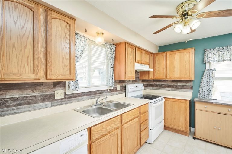 1011 Cooper Drive, Cuyahoga Falls, OH - Photo 5