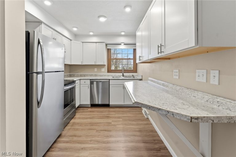 208 Bonnett Street, North Canton, OH - Photo 6