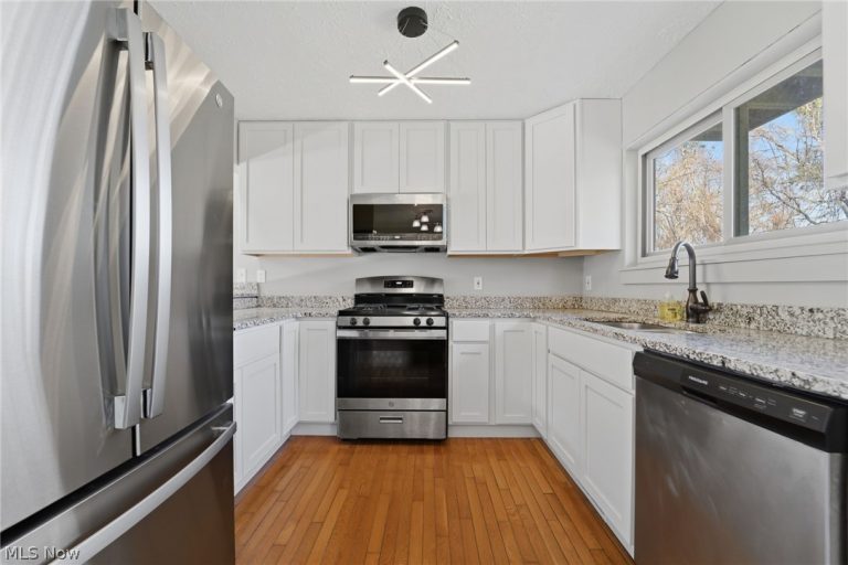 9211 Sugarbush Drive, Mentor, OH - Photo 8