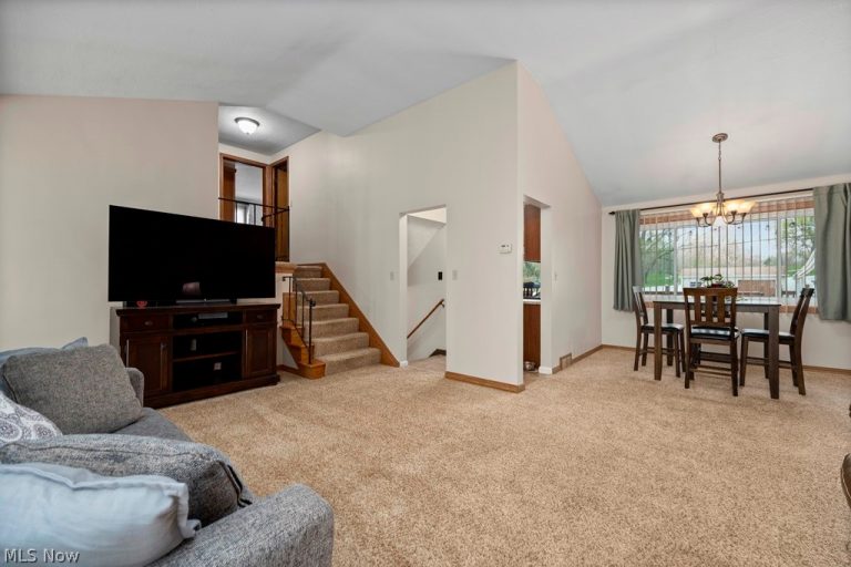 6419 Hollywood Drive, Parma, OH - Photo 6
