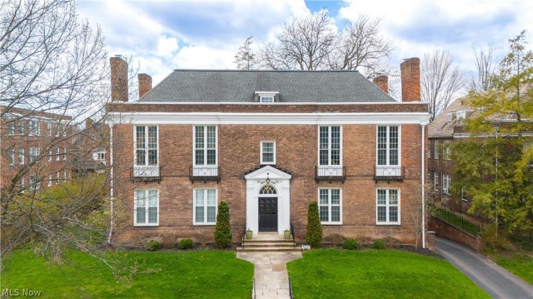 2808 Van Aken Boulevard #3, Cleveland, OH, 44120