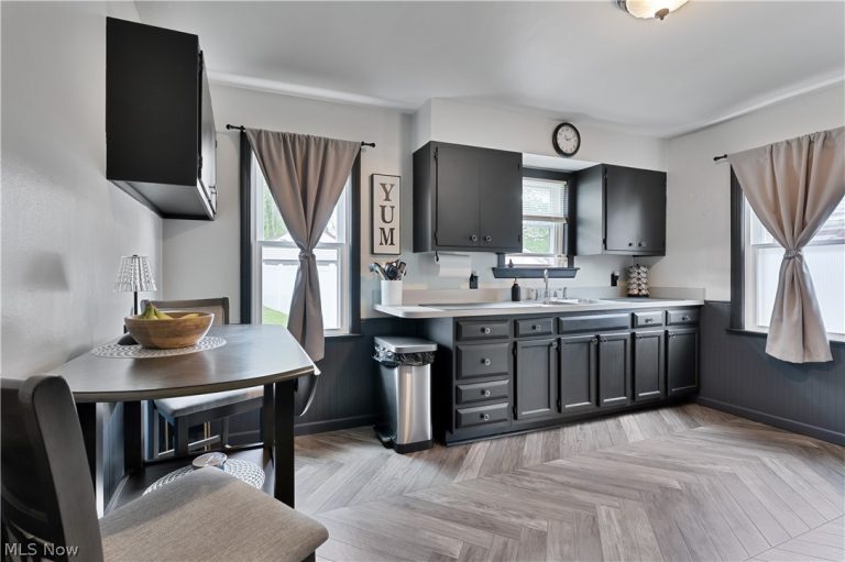 131 Melrose Avenue, Boardman, OH - Photo 8