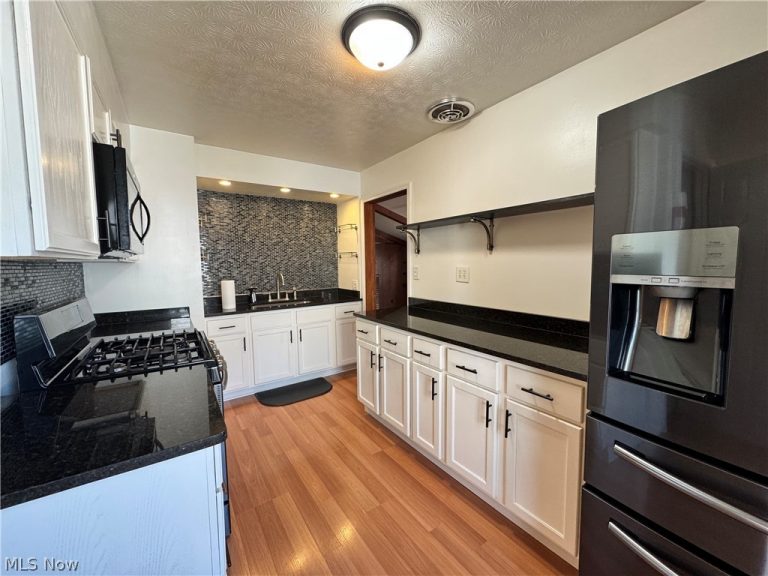 1905 Monticello Avenue, Warren, OH - Photo 6