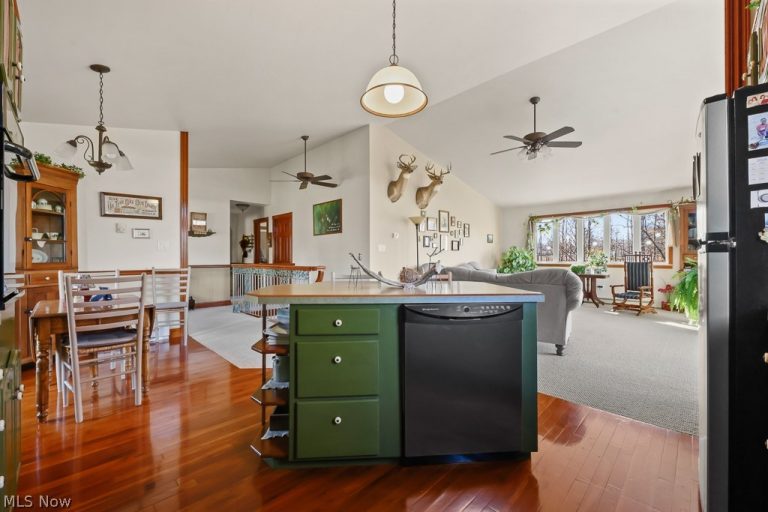 6122 Frederick Avenue, Alliance, OH - Photo 6