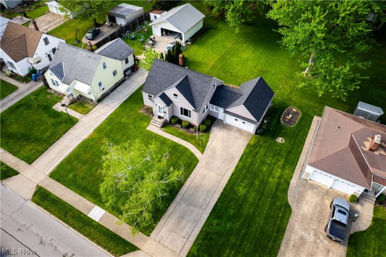 23790 Elm Road, North Olmsted, OH - Photo 3