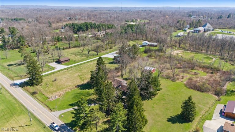 8593 Sherman Road, Chesterland, OH - Photo 4