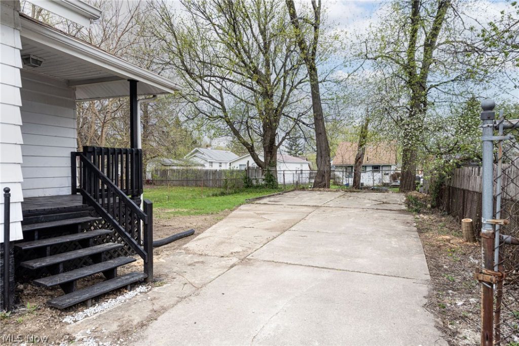 961 Wyley Avenue, Akron, OH