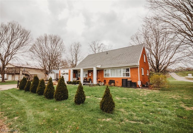 1102 4th Street, Belpre, OH - Photo 2