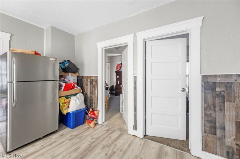 16118 Arcade Avenue, Cleveland, OH - Photo 8