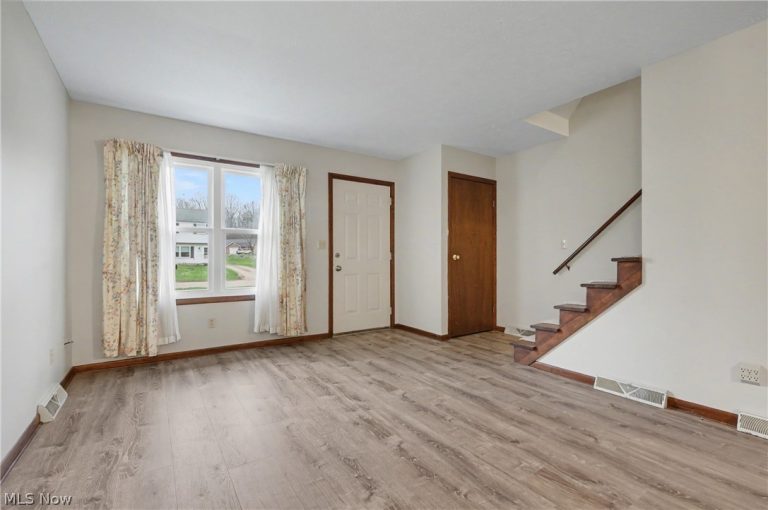 548 Continental Drive #B, Salem, OH - Photo 8