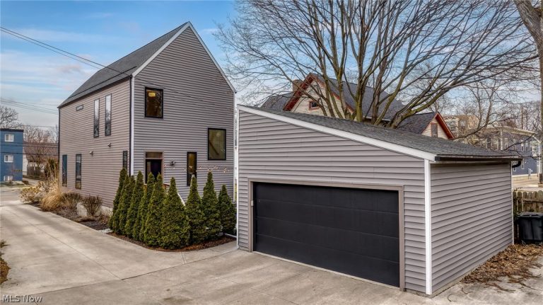 5217 Franklin Boulevard, Cleveland, OH - Photo 3