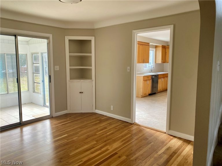 23710 Baintree Road, Beachwood, OH - Photo 4