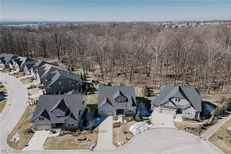 554 Salt Lake Circle, Orange, OH - Photo 3