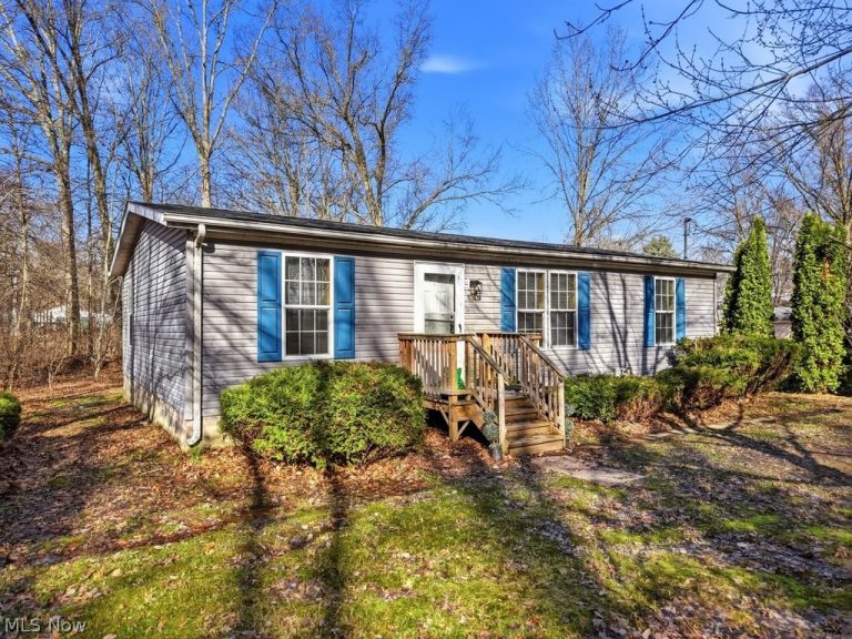 6805 Henderson Road, Ravenna, OH - Photo 2