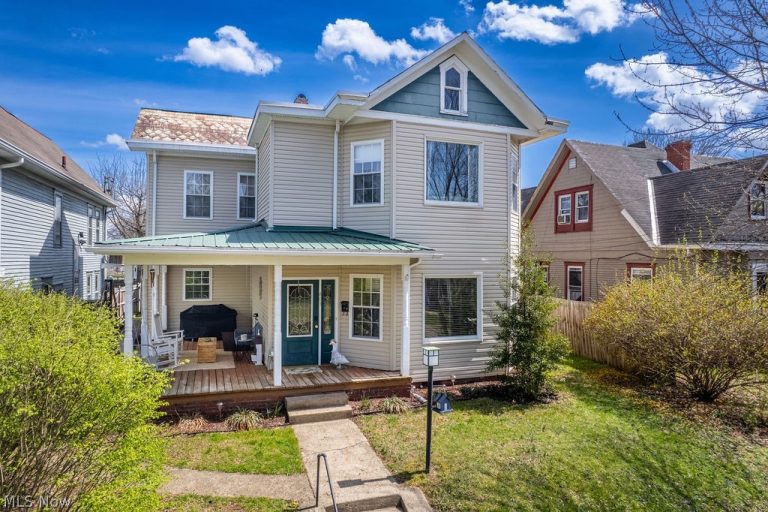 403 Columbia Avenue, Williamstown, WV - Photo 2