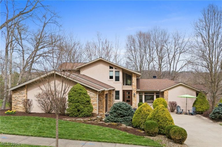 1105 Riverwoods Drive, Akron, OH, 44313