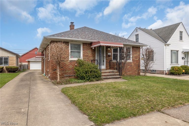 3402 Wellington Avenue, Parma, OH - Photo 2
