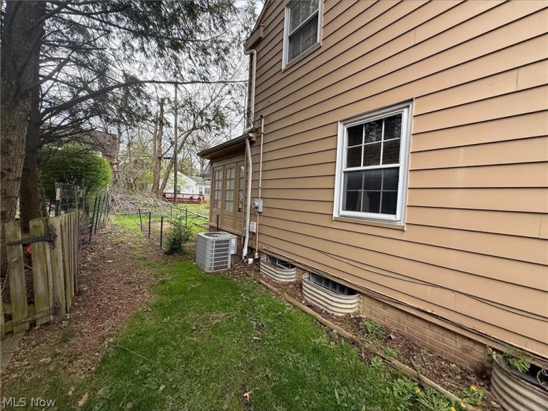 1484 Belvoir Boulevard, South Euclid, OH - Photo 3