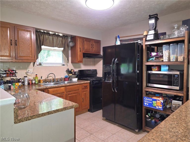 67 Suzanne Street, Washington, WV - Photo 6