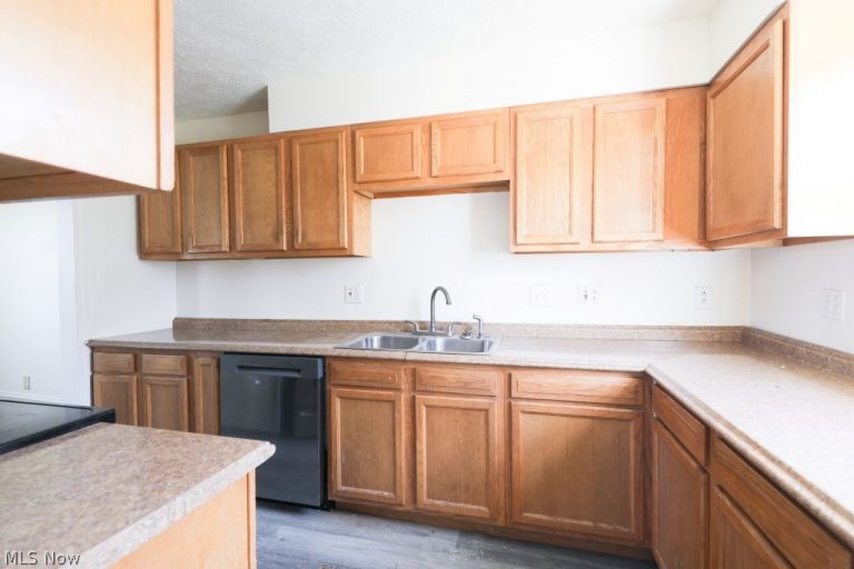 855 Newgarden Avenue, Salem, OH - Photo 8